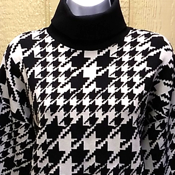 Black & White Pied de Poule Sweater! - Picture 1 of 3